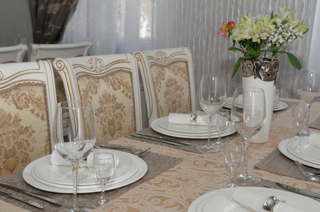 Melrose Hotel Rivne Eksteriør bilde